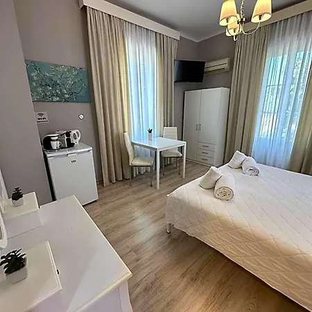 Apartahotel Iris Garden Corinto